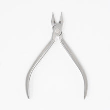 Light wire pliers with cutter