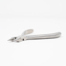 Light wire pliers with cutter